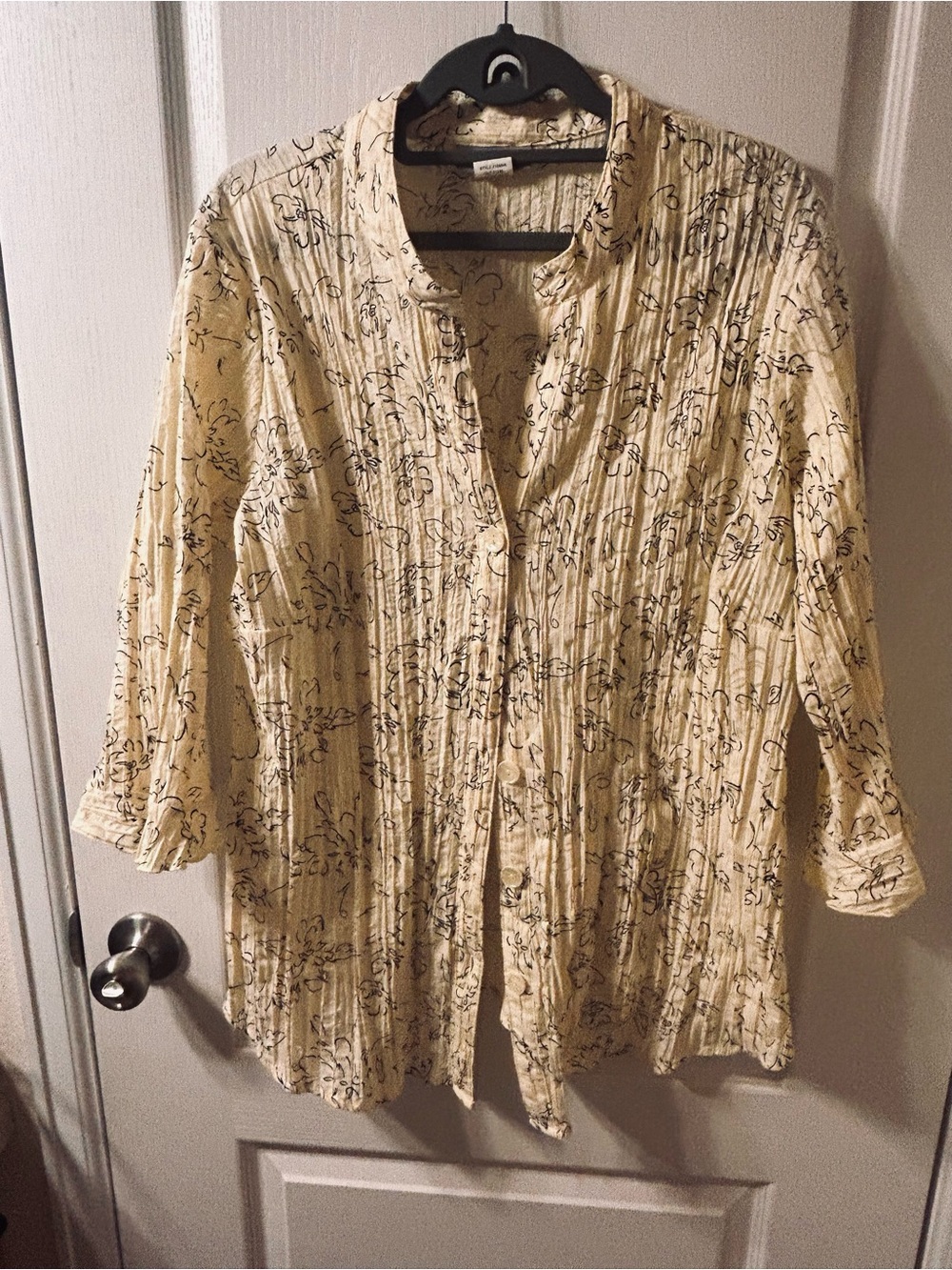 Coral Bay Light Cream Floral Pintuck Button-Front Plus Women's Top